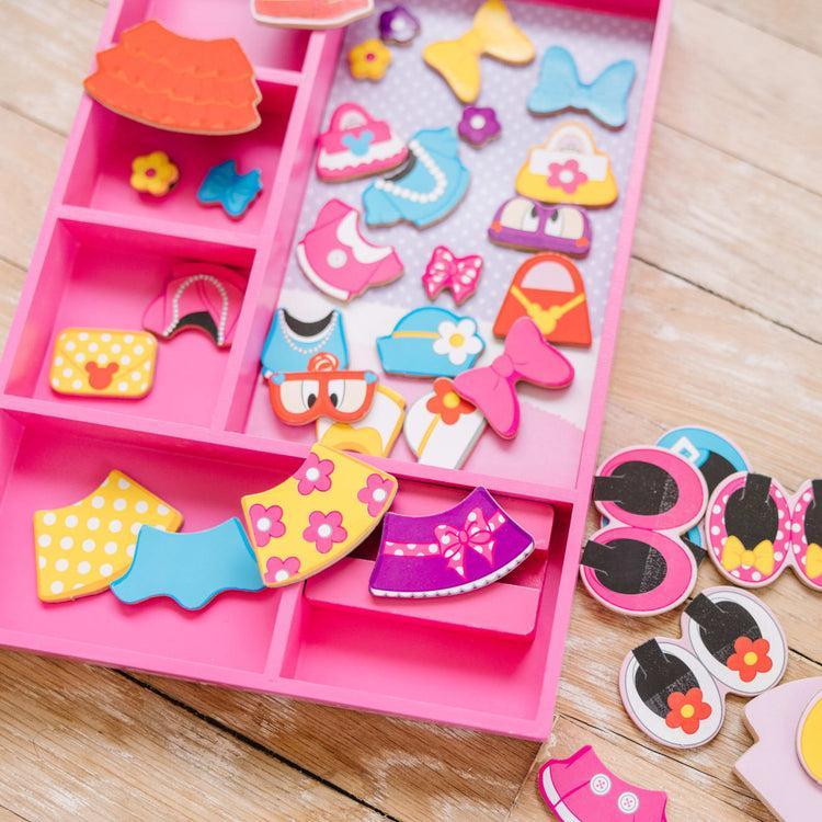 Minnie Wooden Magnetic Dress up - Image 4